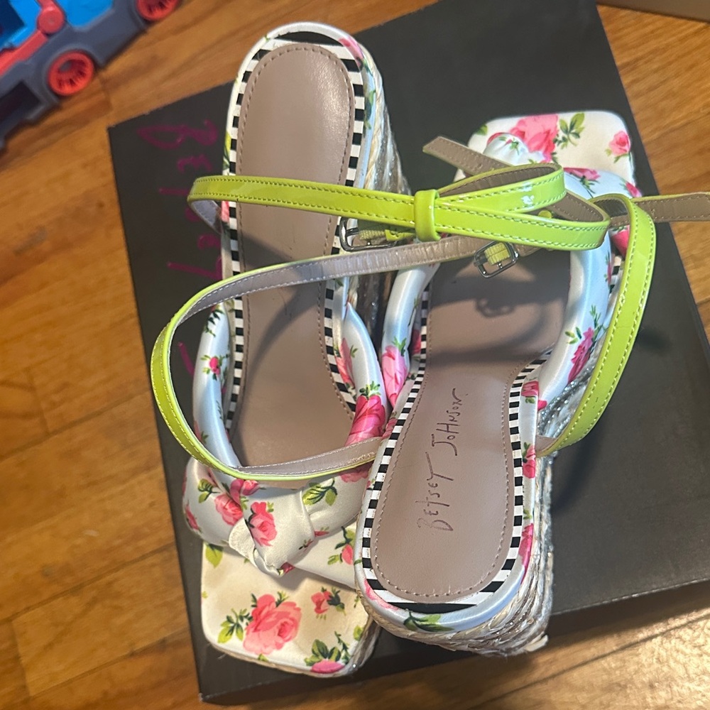 Betsey Johnson Floral Wedges - White and Pink - Picture 3 of 10